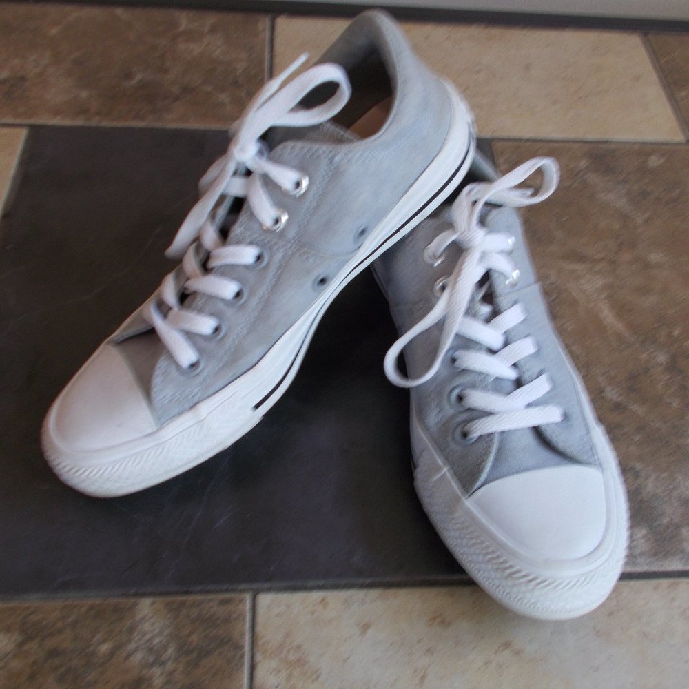 Converse Women`s Gray Size 6.5 Sneakers